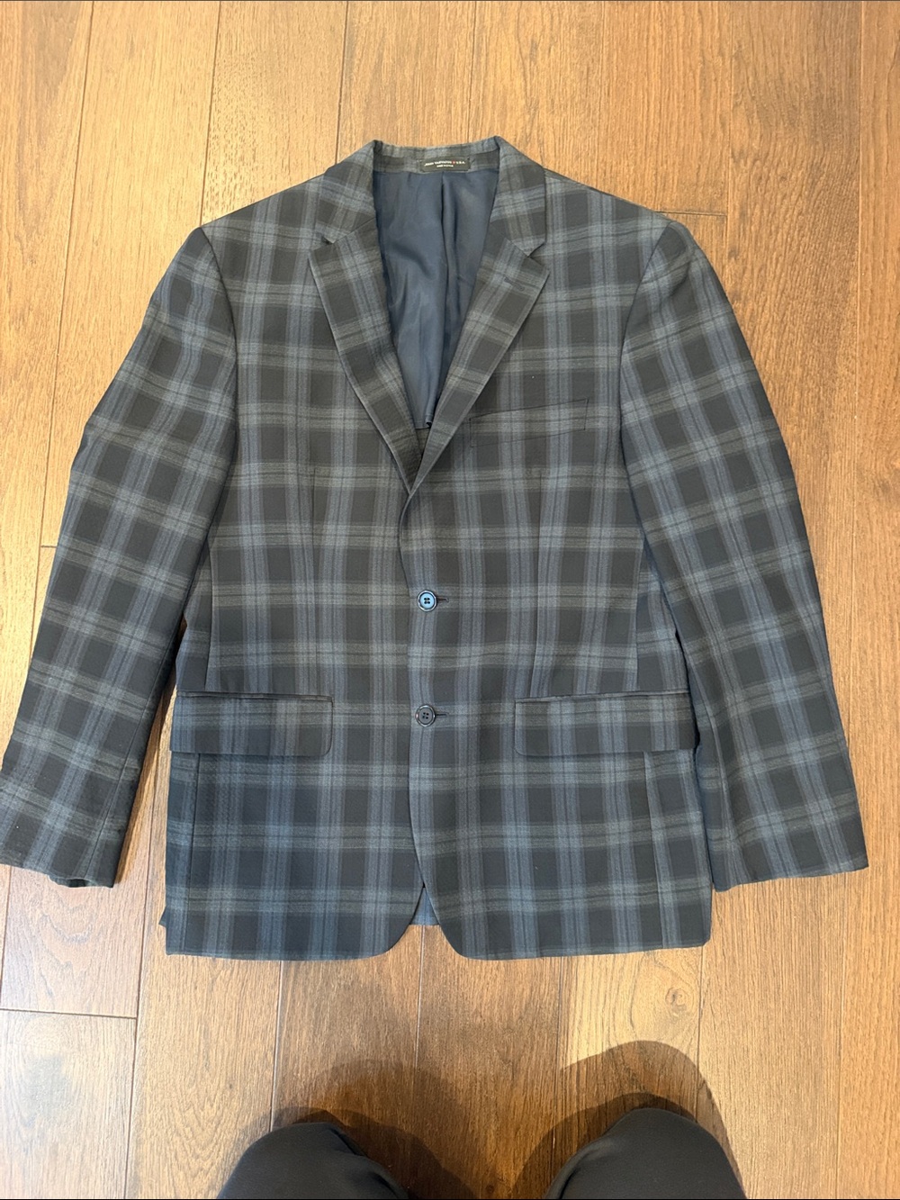 John Varvatos Men's Plaid Sport Coat in Navy and Gray Size 40 Short - C71